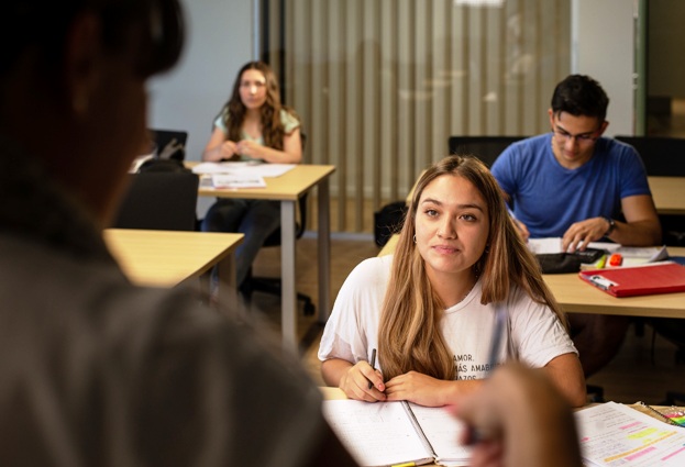 PAE junto a la Universidad de San Andrés lanzan una nueva edición de becas para estudiantes de Chubut y Santa Cruz