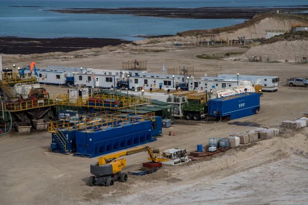 Los cambios que vienen en la cuenca San Jorge: en Chubut se habla de bajar costos y en Santa Cruz YPF acelera su salida para enero